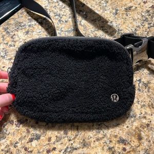 lululemon fleece belt bag black